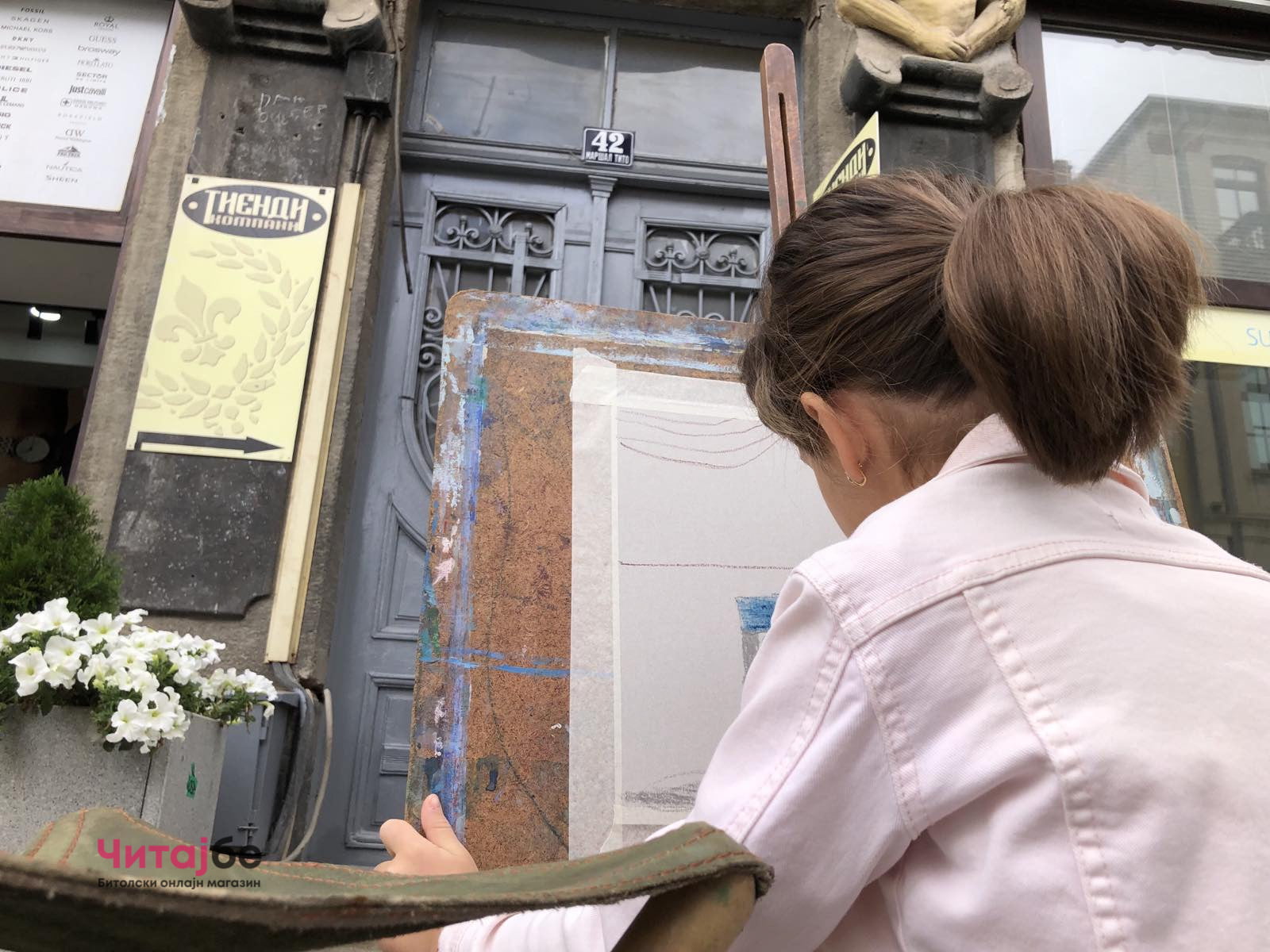 Членовите на ДЛС „Свети Кирил и Методиј" Битола денеска сликаа на Широк Сокак со апел за враќање на статусот - се собираа и донации 12 viber image 2022 09 03 13 02 06 489