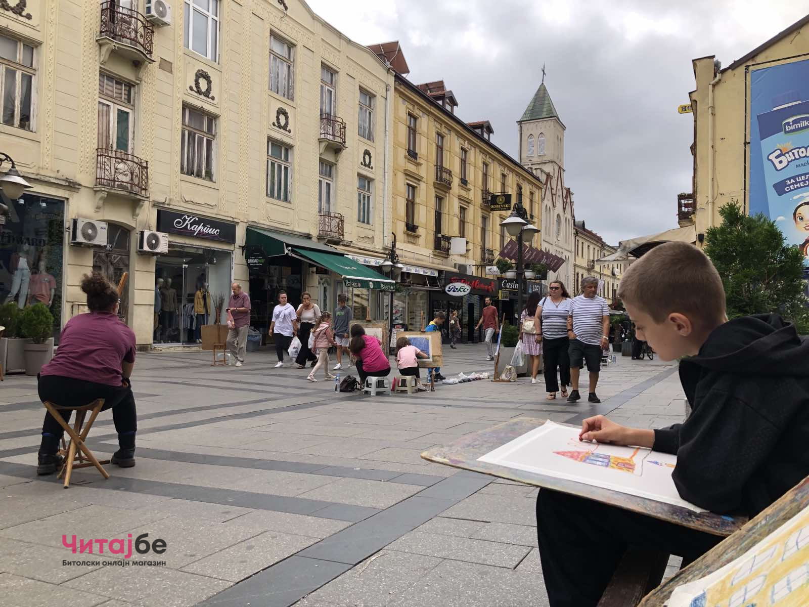 Членовите на ДЛС „Свети Кирил и Методиј" Битола денеска сликаа на Широк Сокак со апел за враќање на статусот - се собираа и донации 14 viber image 2022 09 03 13 02 07 049