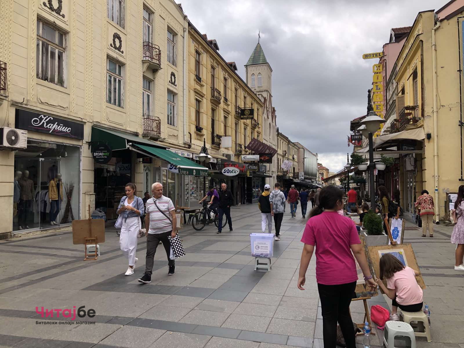 Членовите на ДЛС „Свети Кирил и Методиј" Битола денеска сликаа на Широк Сокак со апел за враќање на статусот - се собираа и донации 16 viber image 2022 09 03 13 02 07 625