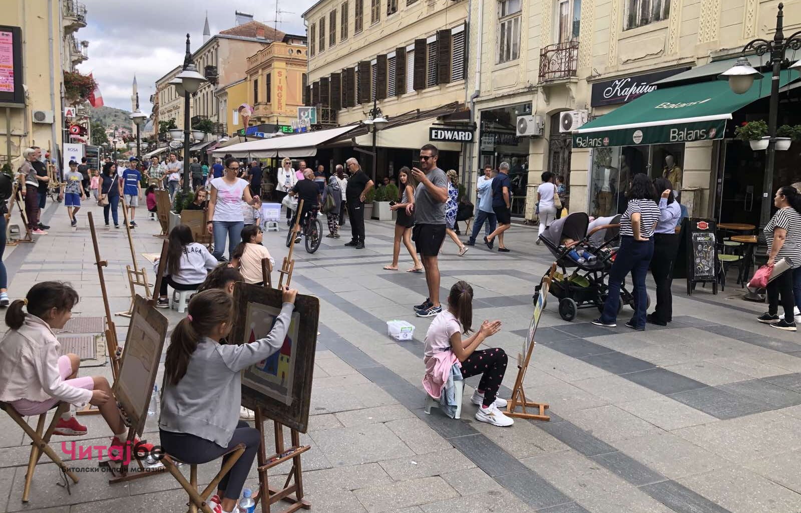 Членовите на ДЛС „Свети Кирил и Методиј" Битола денеска сликаа на Широк Сокак со апел за враќање на статусот - се собираа и донации 1 viber image 2022 09 03 13 02 56 874
