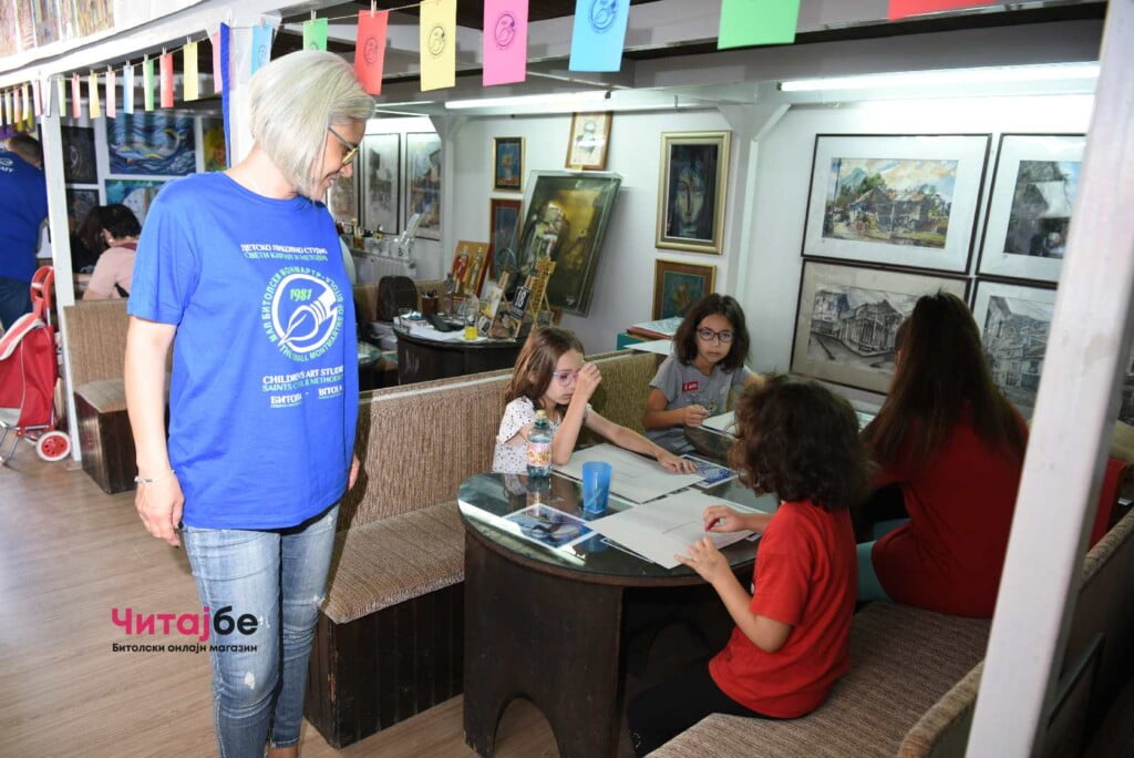 Над 100 ученици ја започнаа школската година при ДЛС „Свети Кирил и Методиј” Битола 7 монмартр уписи 5