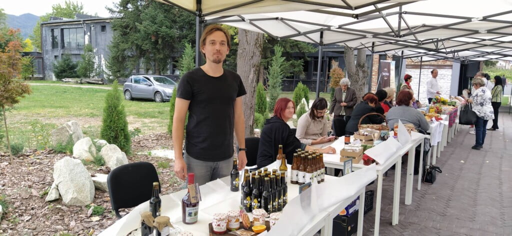 Граѓаните научија да ја ценат храната од индивидуалните земјоделци, ја нарачуваат на Фејсбук и Инстаграм 4 саем 4