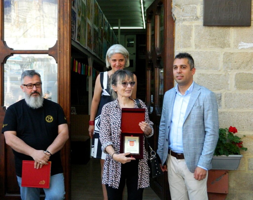 Малиот битолски монмартр од наредната година ја воведува наградата „Светлана Вешиќ Ралевиќ “ - во спомен на најверниот учесник на ликовната колонија 4 светлана 5