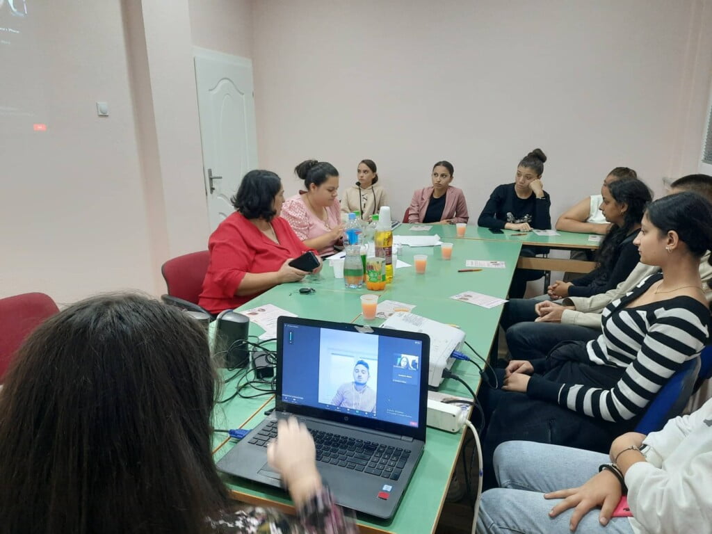 Ромскиот здравствен образовен центар во Битола ги започна своите активности 7 308719669 122141910619870 4154332379579070140 n