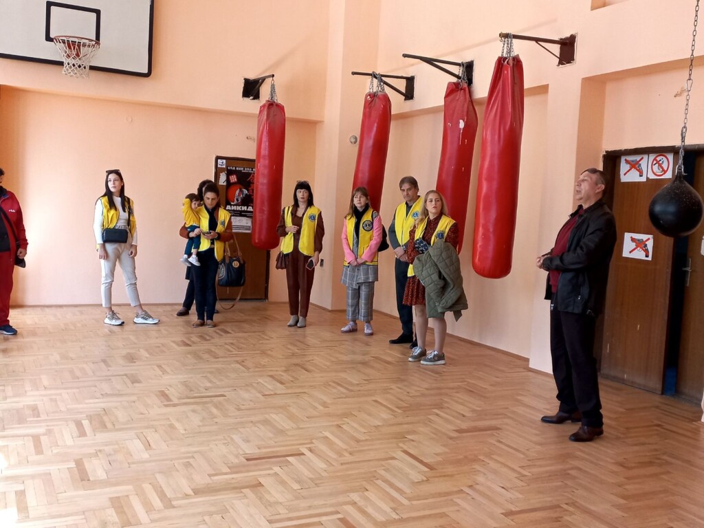 Слепите лица и Лајонсите со Марш по Широк Сокак го одбележаа Меѓународниот ден на Белиот стап 7 311160634 1114981522739601 2428414822657373813 n