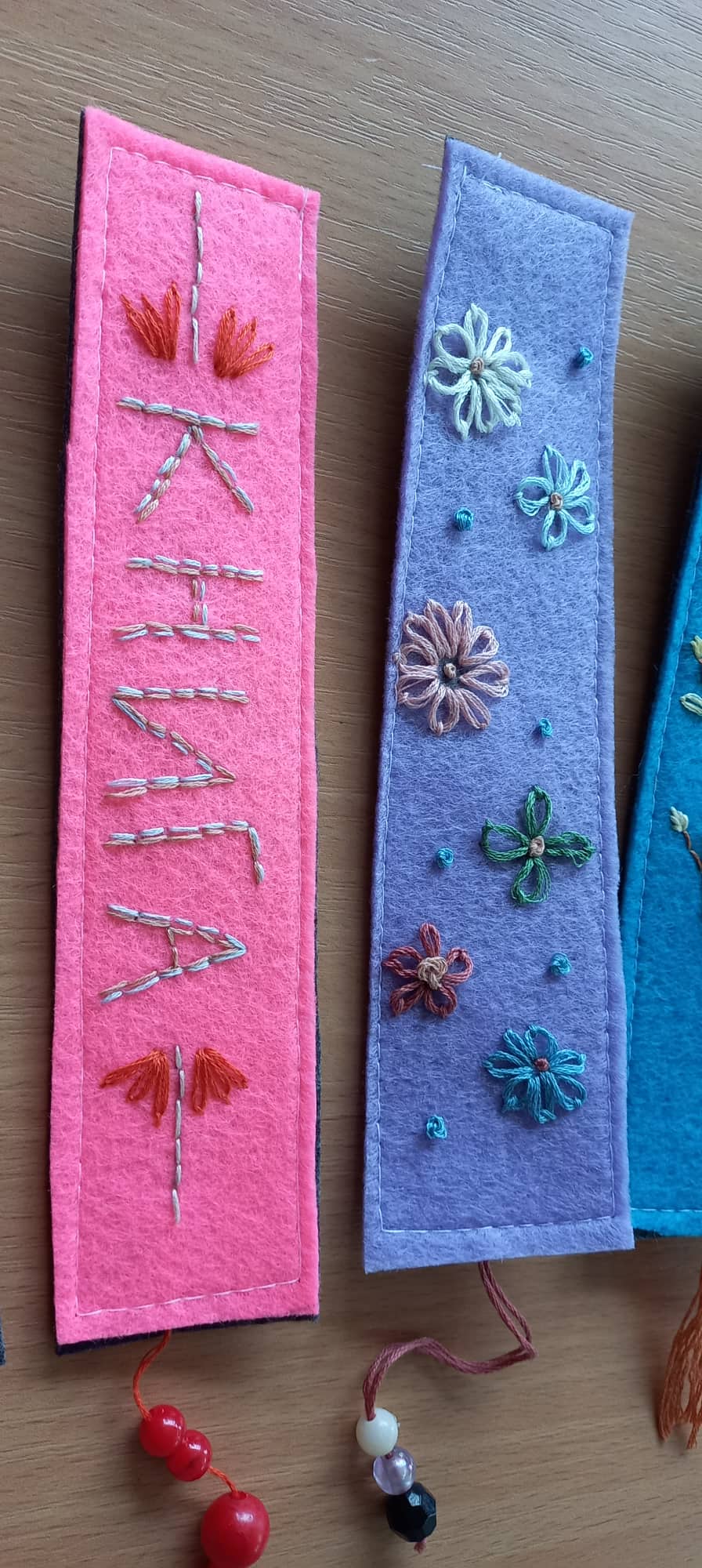 Учениците и професорите од текстилната насока од СОУ „Таки Даскало“ во соработка со битолската библиотека изработија обележувачи за книги 7 311326145 485211240314532 9012502199437892739 n