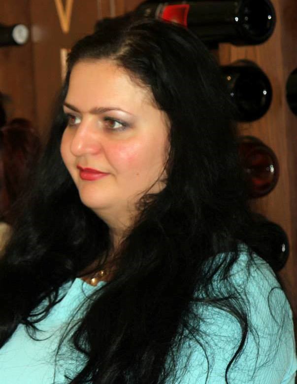 Инспирирана од работата на својот сопруг, стана личен асистент на лица со попреченост - одблиску со битолчанката Марија М. Спиркоска 3 m