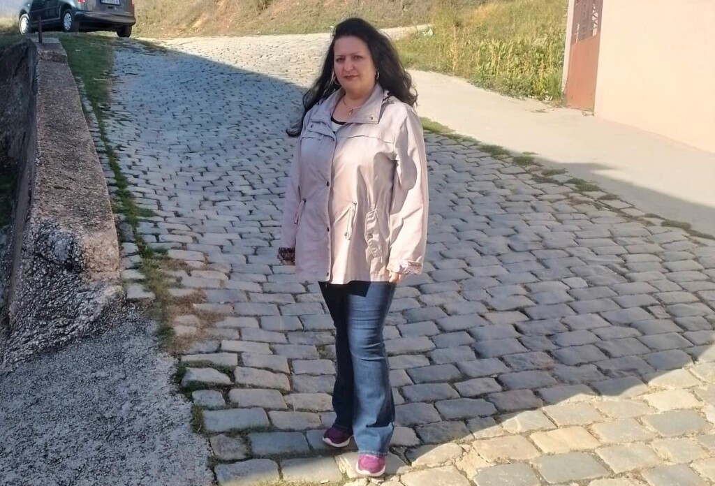 Инспирирана од работата на својот сопруг, стана личен асистент на лица со попреченост - одблиску со битолчанката Марија М. Спиркоска 4 маја 01