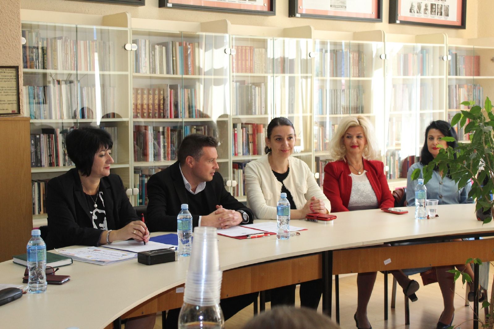 На денот на учителот, библиотеката потпиша меморандум со здружението Учител 5 учител библиотека 8