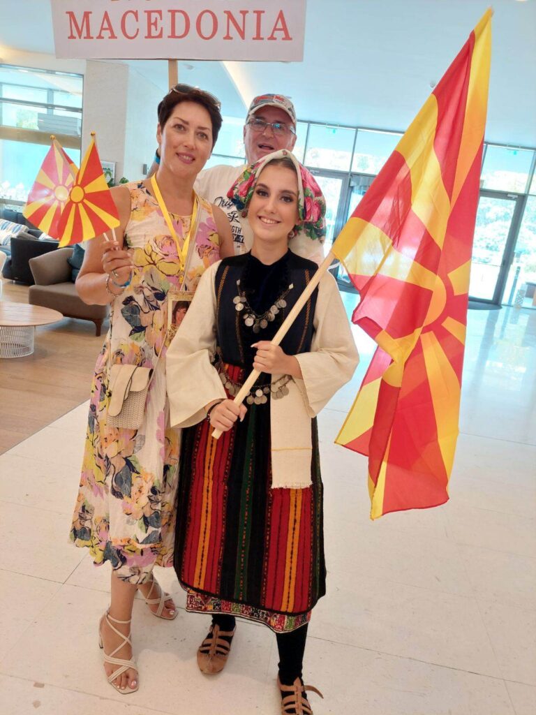 Дедо ми секогаш ме учеше да ја сакам и негувам нашата македонска изворна музика - интервју со 16-годишната Теодора Мицеска од Битола 4 314691822 441219198193117 2417905725918047432 n