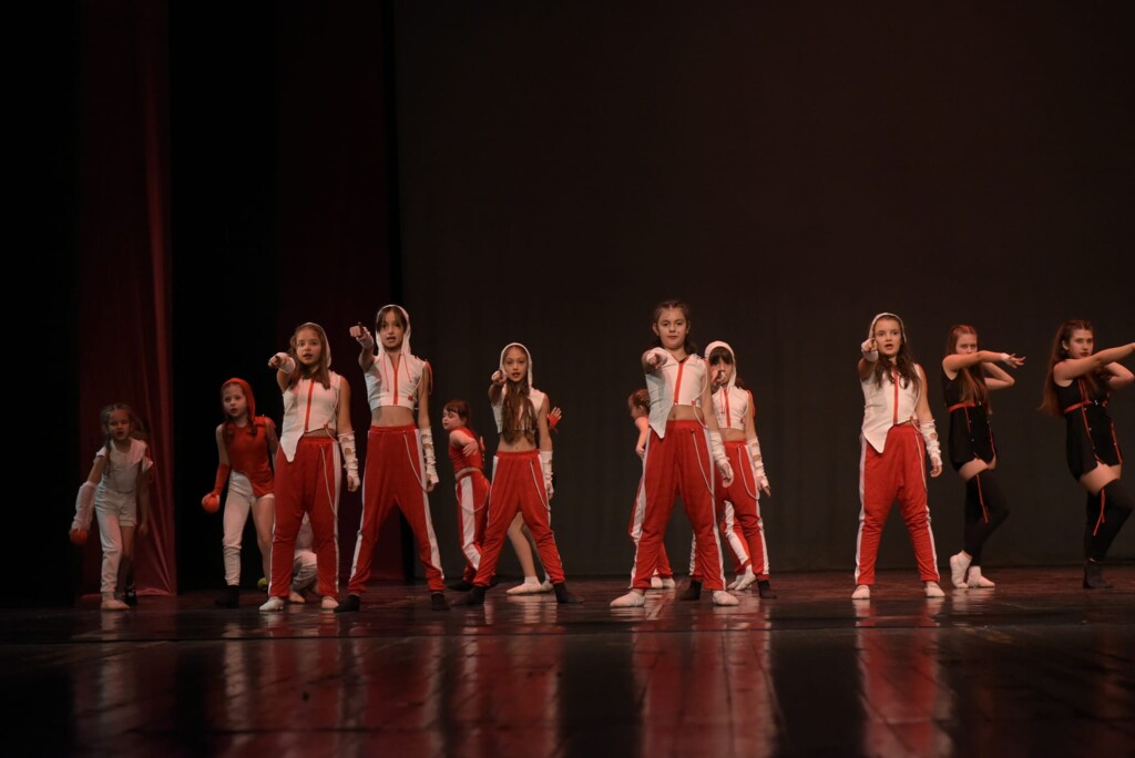 Прво место за „Исцелител“ на Анастасија Центар на Интернационалниот Танцов Натпревар „Stage International dance competition" 7 315428691 669335164703862 6116990401068981617 n