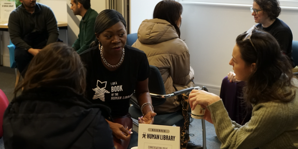 Не ја судете книгата по корицата - во човечката библиотека во Данска можете да позајмите личност наместо книга 3 Paris 1998x999 1