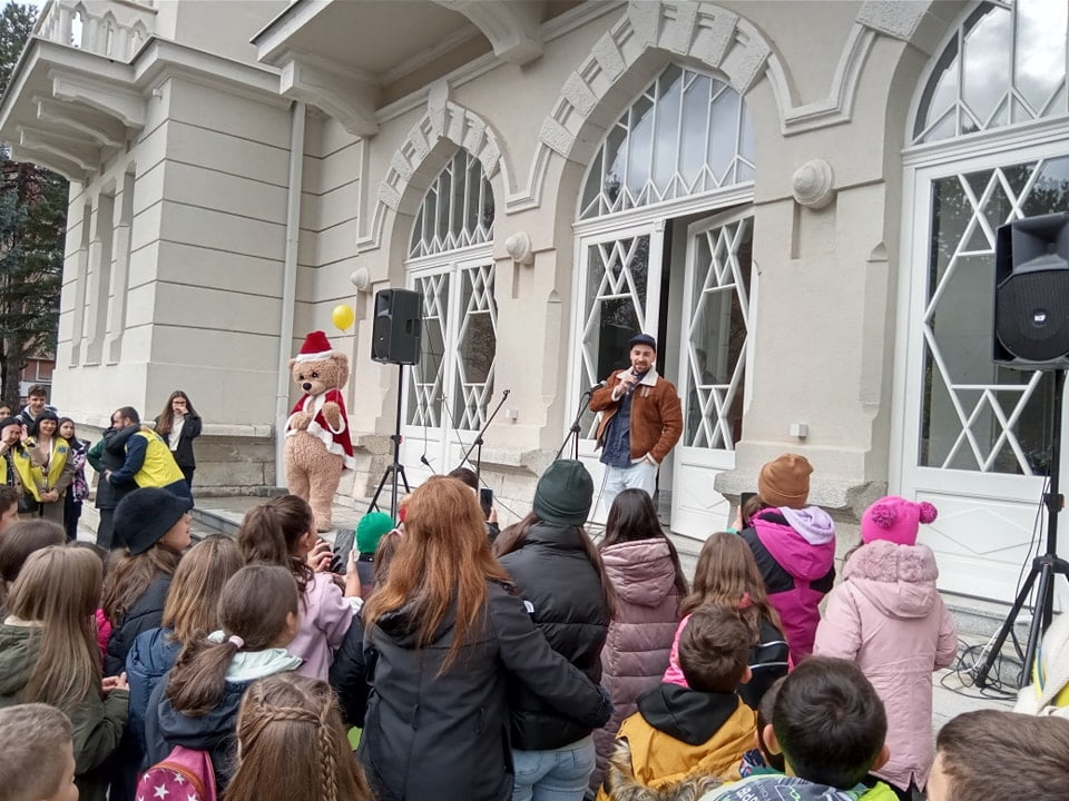 Со балони кон небото во Битола одбележан Меѓународниот ден на лицата со попреченост 6 318422476 193922273124691 4996982839757748387 n