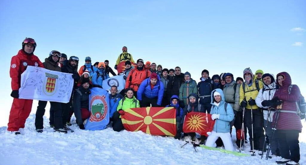 „Први на први“- по 12 пат првото изгрејсонце во Новата Година планинарите ќе го дочекаат на Пелистер 4 planinari naslovna