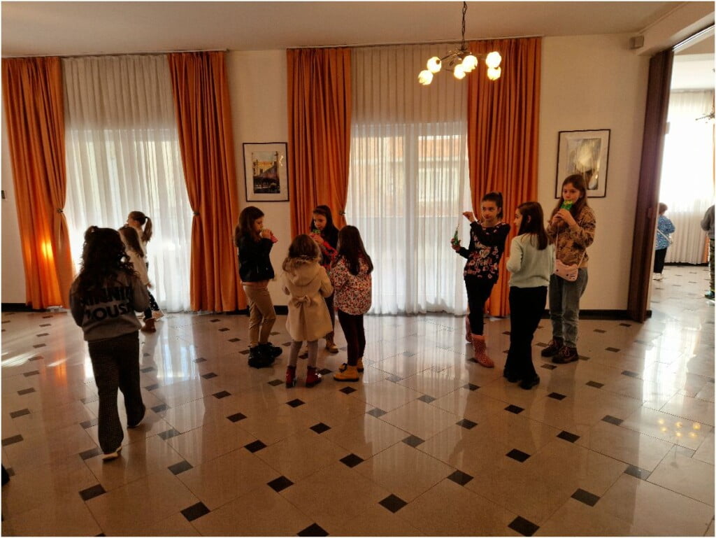 Најмладите членови на ДЛС „Свети Кирил и Методиј“ Битола во посета на Генералниот Конзулат на Грција во Битола 14 монмартр грчки конзулат 10