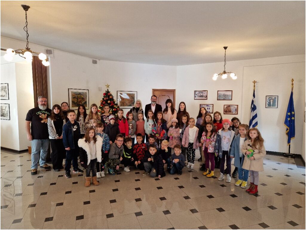 Најмладите членови на ДЛС „Свети Кирил и Методиј“ Битола во посета на Генералниот Конзулат на Грција во Битола 9 монмартр грчки конзулат 13