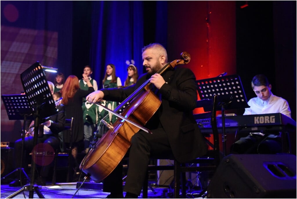 Фотогалерија од Божиќниот концерт 15 boziken koncert 13