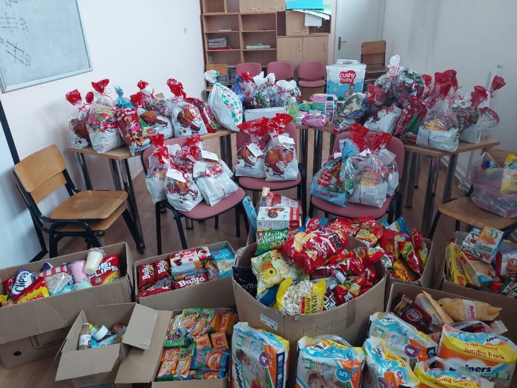 Голема хуманитарна акција на учениците од градежно-архитектонската струка од СОУ „Таки Даскало“ за децата без родители 8 таки