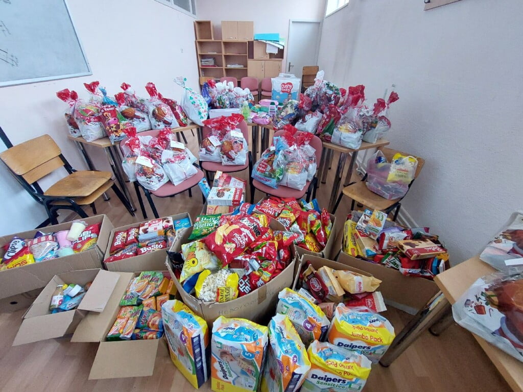 Голема хуманитарна акција на учениците од градежно-архитектонската струка од СОУ „Таки Даскало“ за децата без родители 7 таки 6