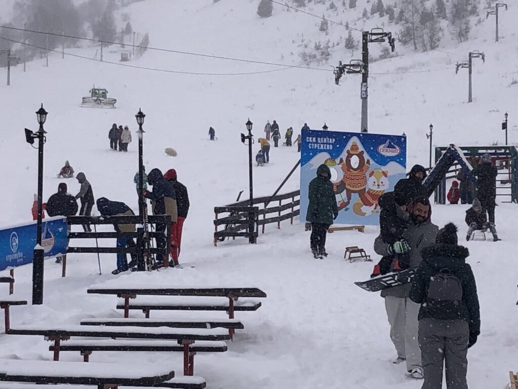 Снежни радости на ски стазата во Ниже Поле 18 IMG 82006f50950cc13155a834f27d33ab52 V