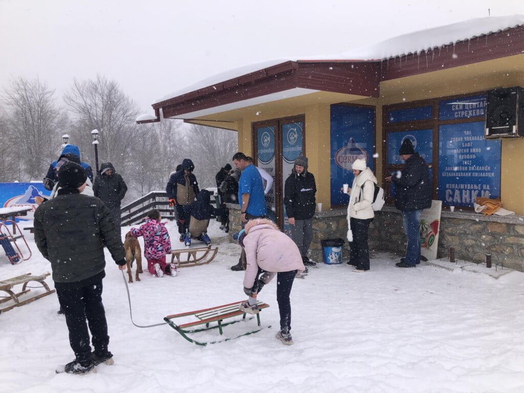 Снежни радости на ски стазата во Ниже Поле 3 IMG a1c5cbfaccd87d9da29582017c3d7271 V