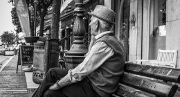 Не го чекајте вистинскиот момент за да почнете да живеете - ќе ве чини многу изгубено време 3 man live