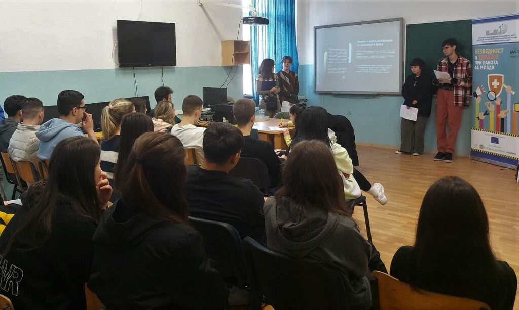 Информативните сесии на Младинското јадро за безбедност и здравје при работа за млади во Битола 5 Info sesija vo SOEY Jane Sandanski Bitola 2