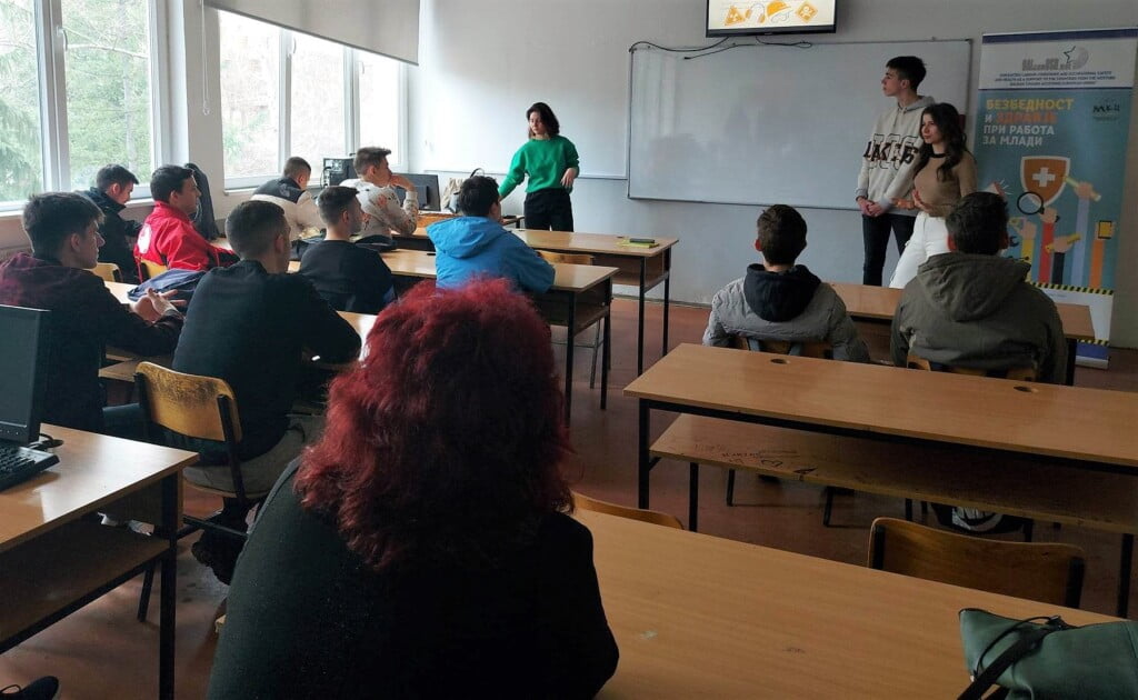 Информативните сесии на Младинското јадро за безбедност и здравје при работа за млади во Битола 3 Info sesija vo SOTY Gorgi Naumov Bitola 2