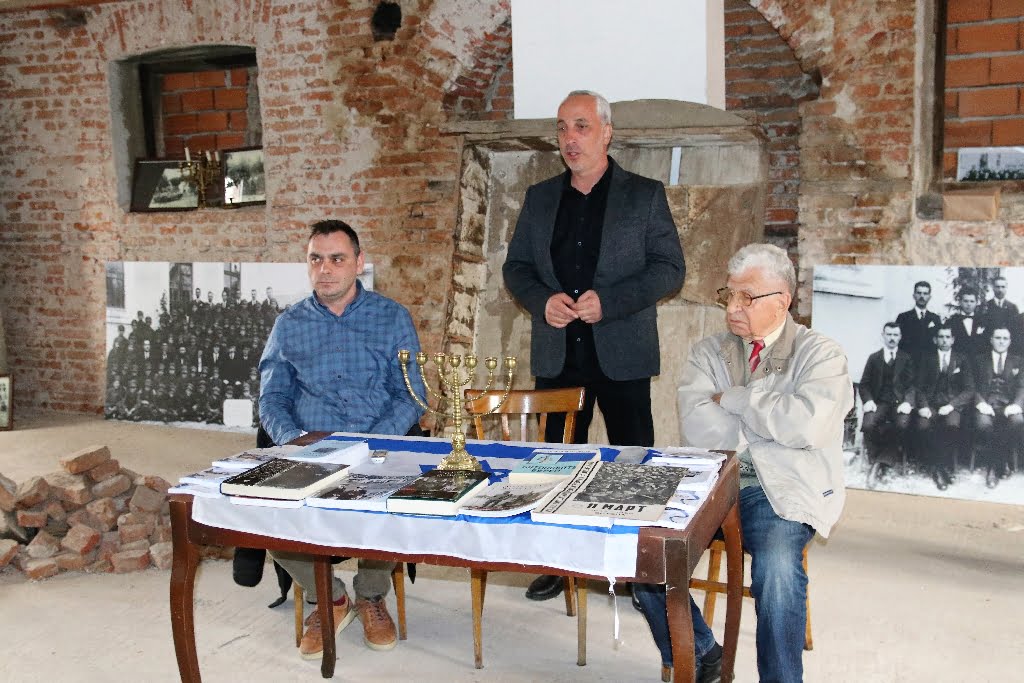 Трага за животот на Евреите во Битола - одблиску со Зоран Ѓорѓиев, автор на книгата „Траги од еврејското наследство во Битола“ 3 kniga evrei 5