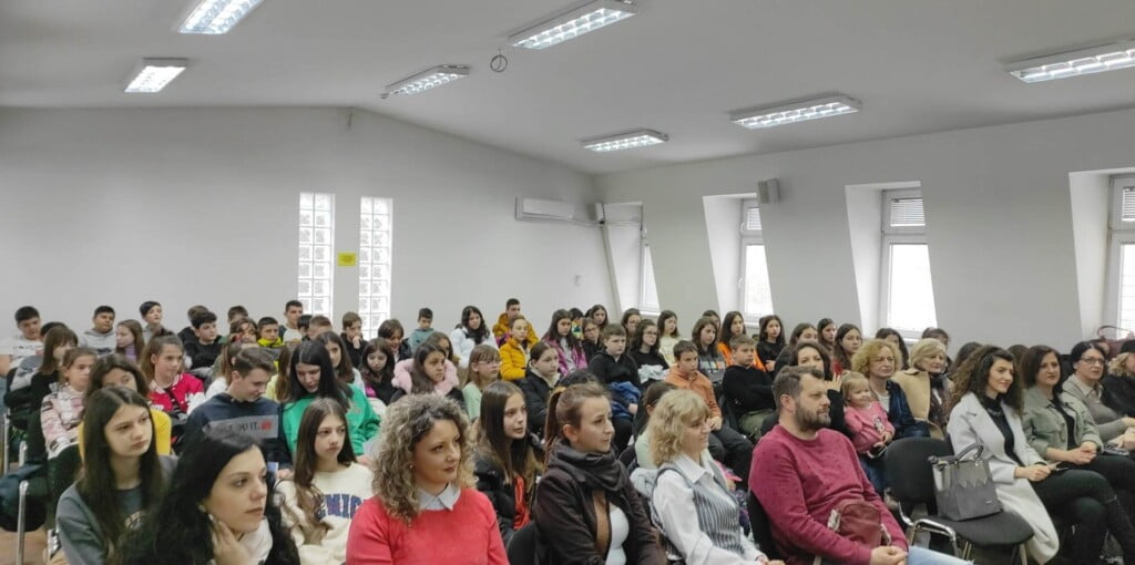 Како до поголема самодоверба кај учениците 3 339287569 953028916054357 8108871769725911511 n