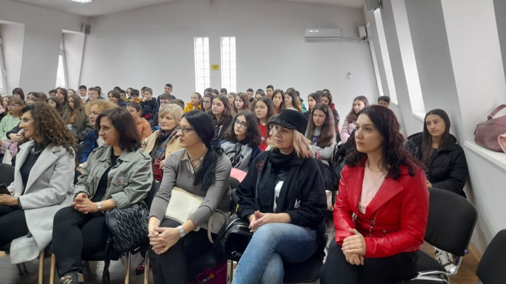 Како до поголема самодоверба кај учениците 10 339657186 546151350974970 4192619160719193721 n