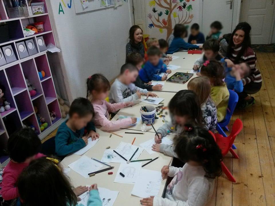 Никогаш не му помагајте на детето кога тоа чувствува дека може да успее - разговор со психологот Симона Апостоловска 4 деца 1