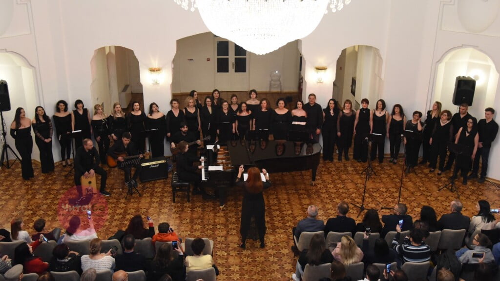 Со хуманитарен концерт, поп рок хорот "BitVox" одбележа една година постоење 12 хор 10