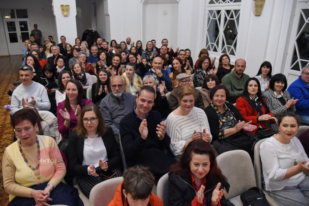 Со хуманитарен концерт, поп рок хорот "BitVox" одбележа една година постоење 14 хор 13