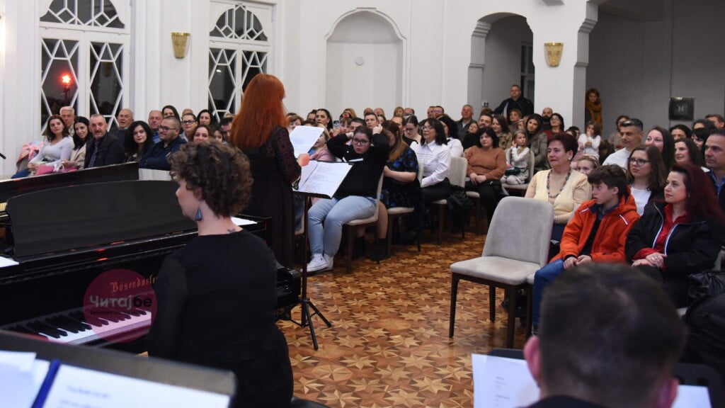 Со хуманитарен концерт, поп рок хорот "BitVox" одбележа една година постоење 17 хор 15