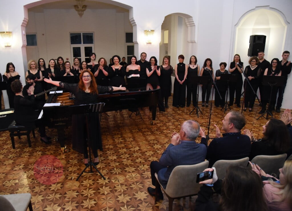 Со хуманитарен концерт, поп рок хорот "BitVox" одбележа една година постоење 10 хор 9