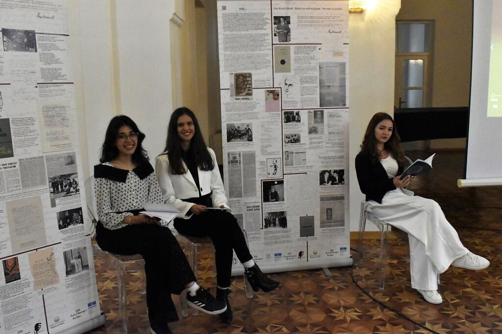 Книга со препеви на песни од Ацо Шопов - „Златен круг на времето” од битолските гимназијалци 7 345655168 161118466923553 2484692969501134678 n