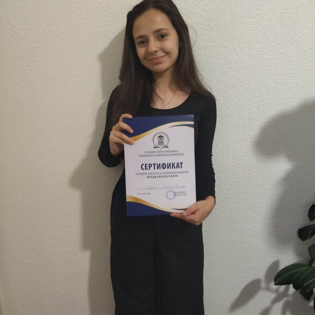 Сара Ѓорѓиевска од Битола трета на Републичкиот натпревар „Млади библиотекари“ 3 346087015 196169093254755 7445948612069014098 n