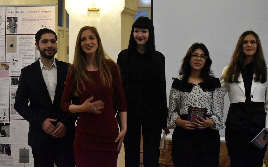 Книга со препеви на песни од Ацо Шопов - „Златен круг на времето” од битолските гимназијалци 14 346795426 1742528212844938 3025880799838826404 n