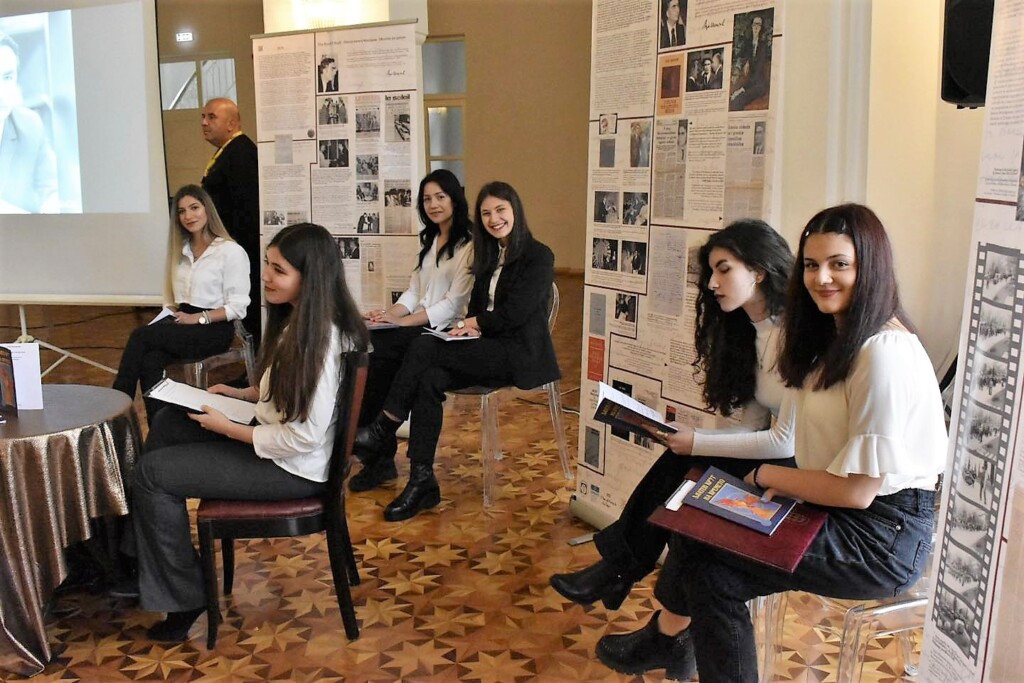 Книга со препеви на песни од Ацо Шопов - „Златен круг на времето” од битолските гимназијалци 8 346803745 194510120136652 6658930930621738932 n