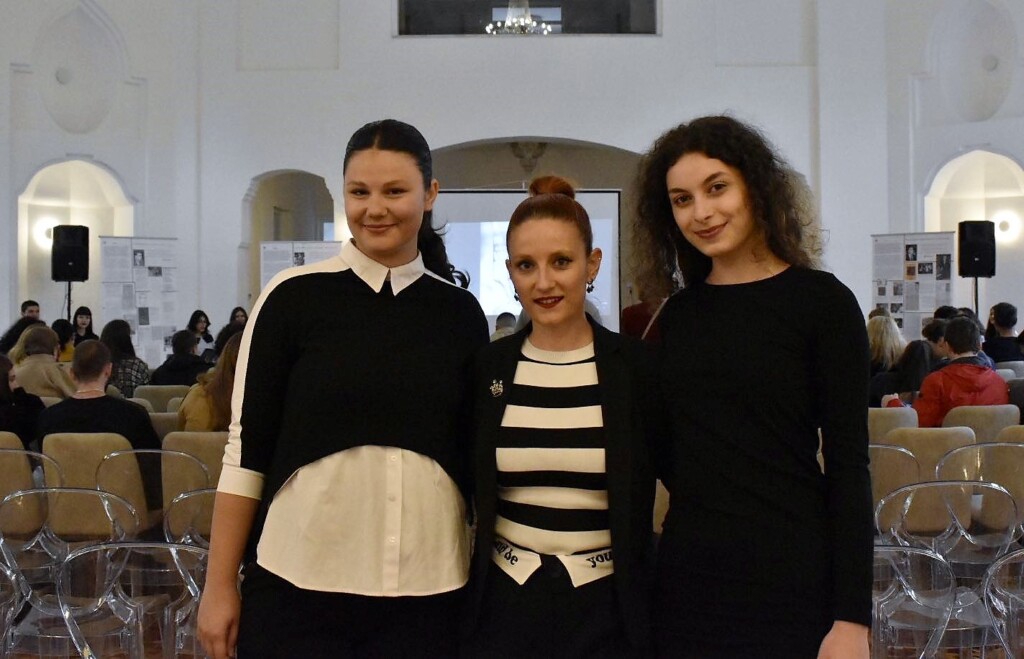 Книга со препеви на песни од Ацо Шопов - „Златен круг на времето” од битолските гимназијалци 13 346941052 611589971001703 4227239805535575928 n