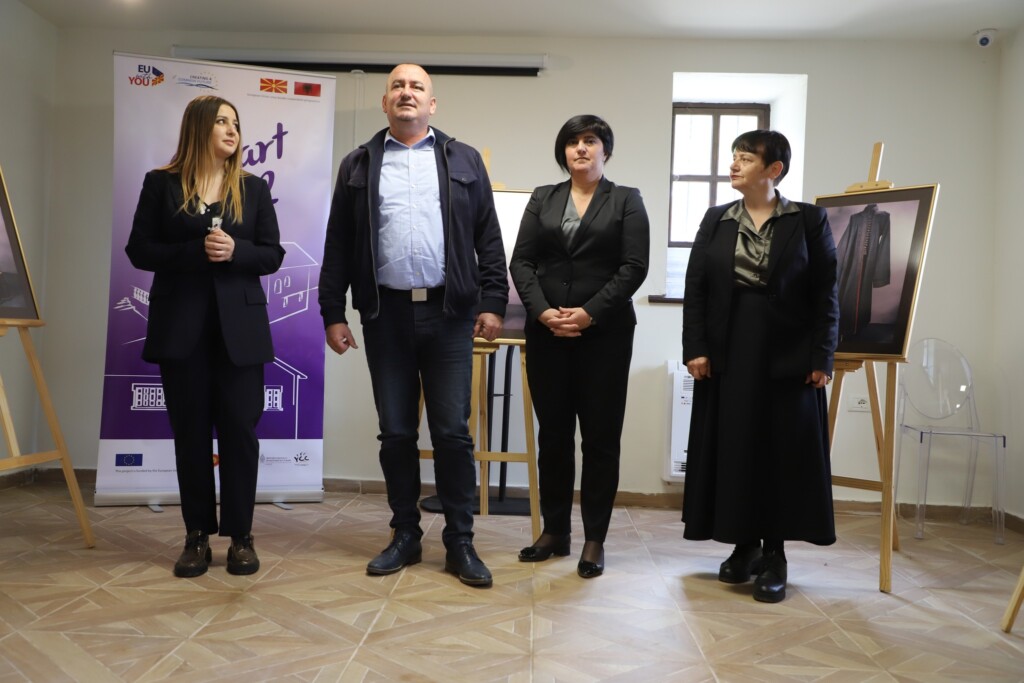 Изложбата „Градски костими“ на Наде Геневска Брачиќ поставена во Музејот во Глобочани 4 347642825 994357488596813 9188040047930371075 n