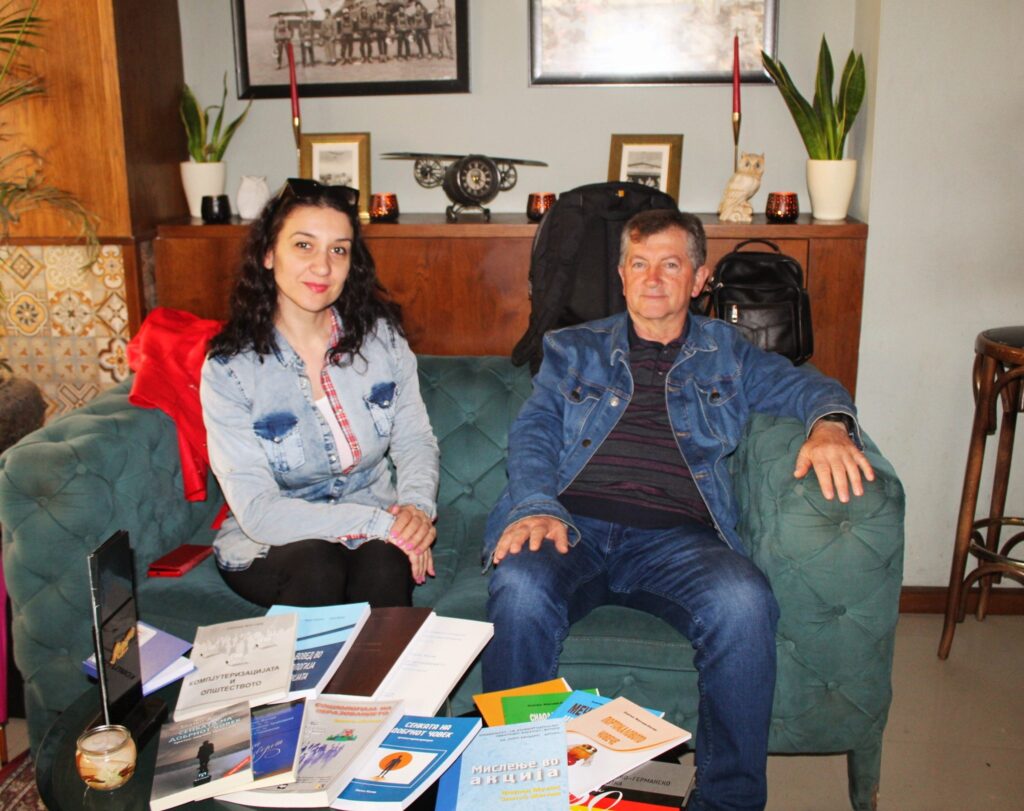 На кафе муабет со локални писатели - проф.д-р Златко Жоглев 3 350999158 6437614522967026 974273145312134723 n