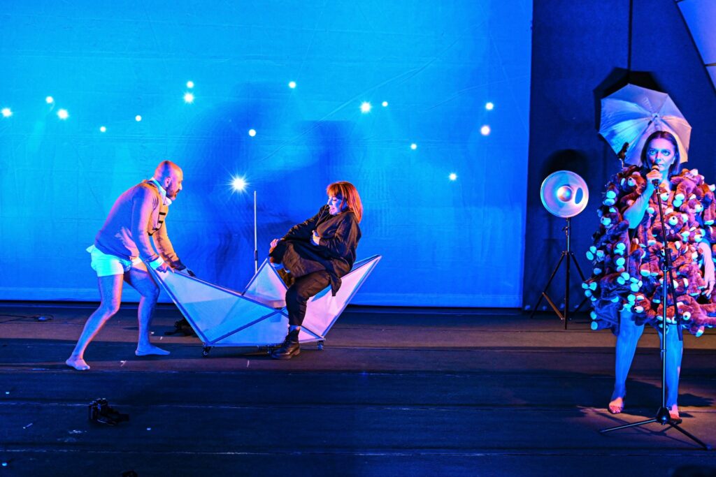 Премиера на најновата претстава на битолскиот театар - Брод за кукли 3 351102146 2476520892501684 3494678998762121361 n