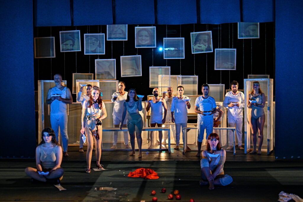 Премиера на најновата претстава на битолскиот театар - Брод за кукли 6 351154984 1284303008843133 304839037437882284 n