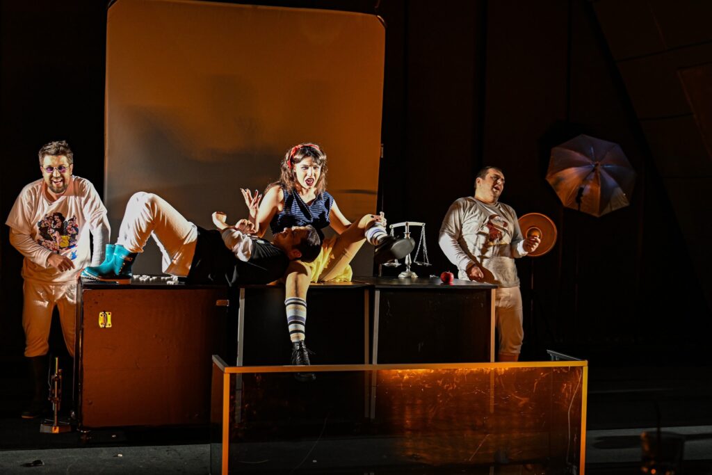 Премиера на најновата претстава на битолскиот театар - Брод за кукли 4 351344060 163622396526855 170835868249140182 n