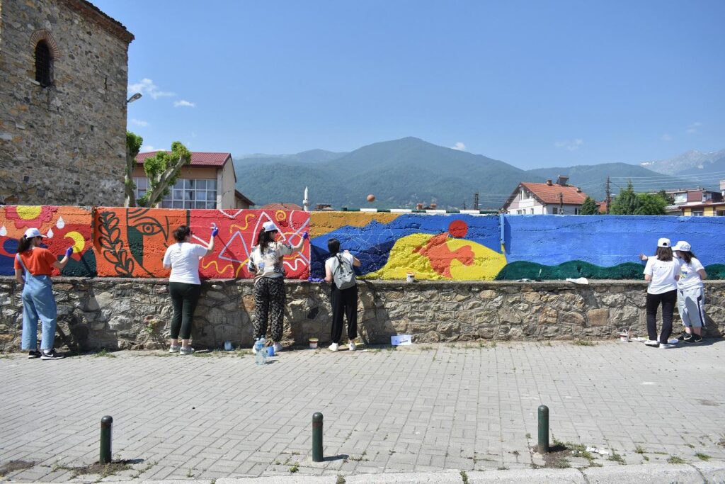 Со уметнички крик против говорот на омраза започна 22. издание на Битола отворен град 3 351926287 1296739601051493 813982857267034417 n