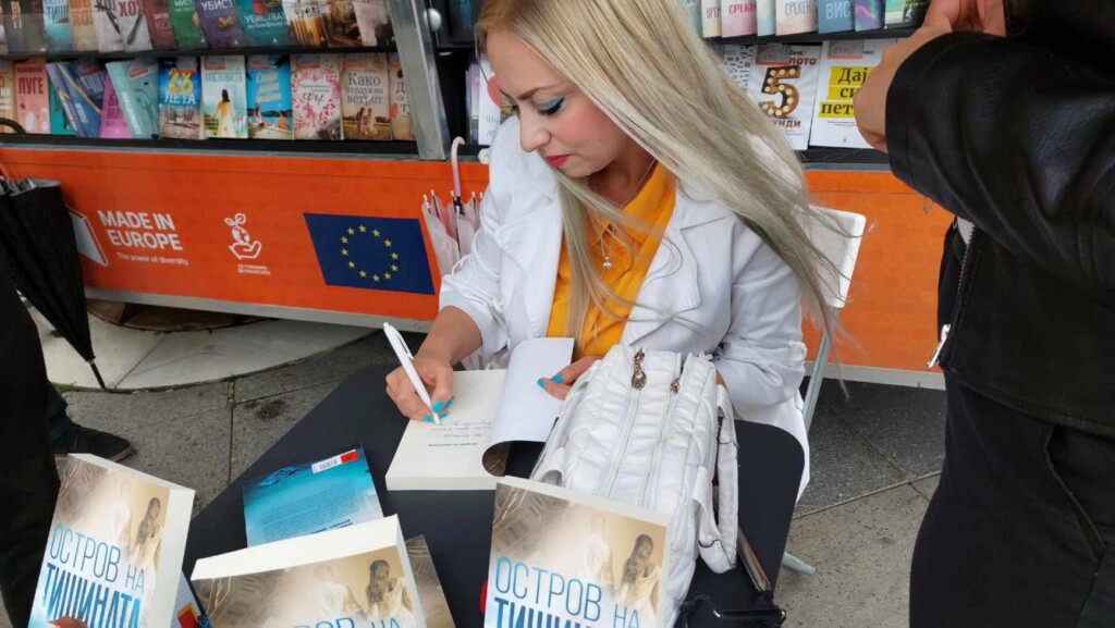 „Остров на тишината“ прв роман за возрасни на Весела Богдановиќ: спој на мистерија и летна романса 7 353624529 254053453929950 1059049656547093469 n