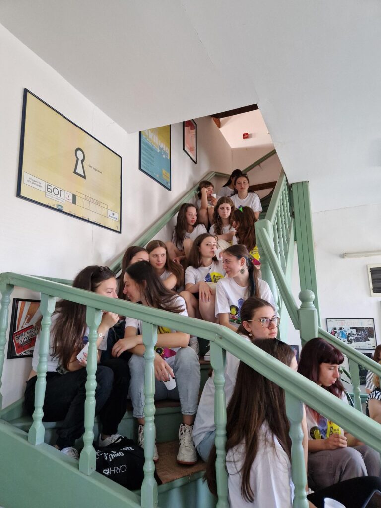 Со уметнички крик против говорот на омраза започна 22. издание на Битола отворен град 5 355377710 784924786670177 1698959419006618806 n