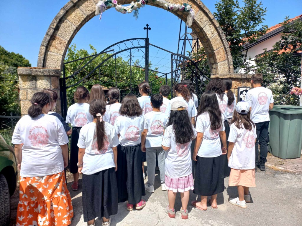 20-тина деца од неколку градови од Македонија дел од Летниот камп по Веронаука во манастирскиот комплекс Св.Петка во с.Велгошти 15 356808476 1430232037825209 3179546748798441003 n